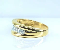 Bague jonc en or jaune 18 carats sertie de 9 diamants