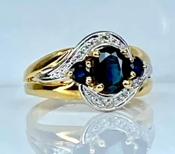 Bague jonc en or jaune en saphirs et diamants