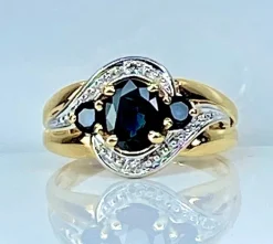 Bague jonc en or jaune en saphirs et diamants