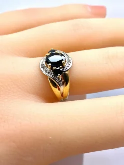 Bague jonc en or jaune en saphirs et diamants