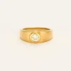 Bague jonc en or jaune et diamant
