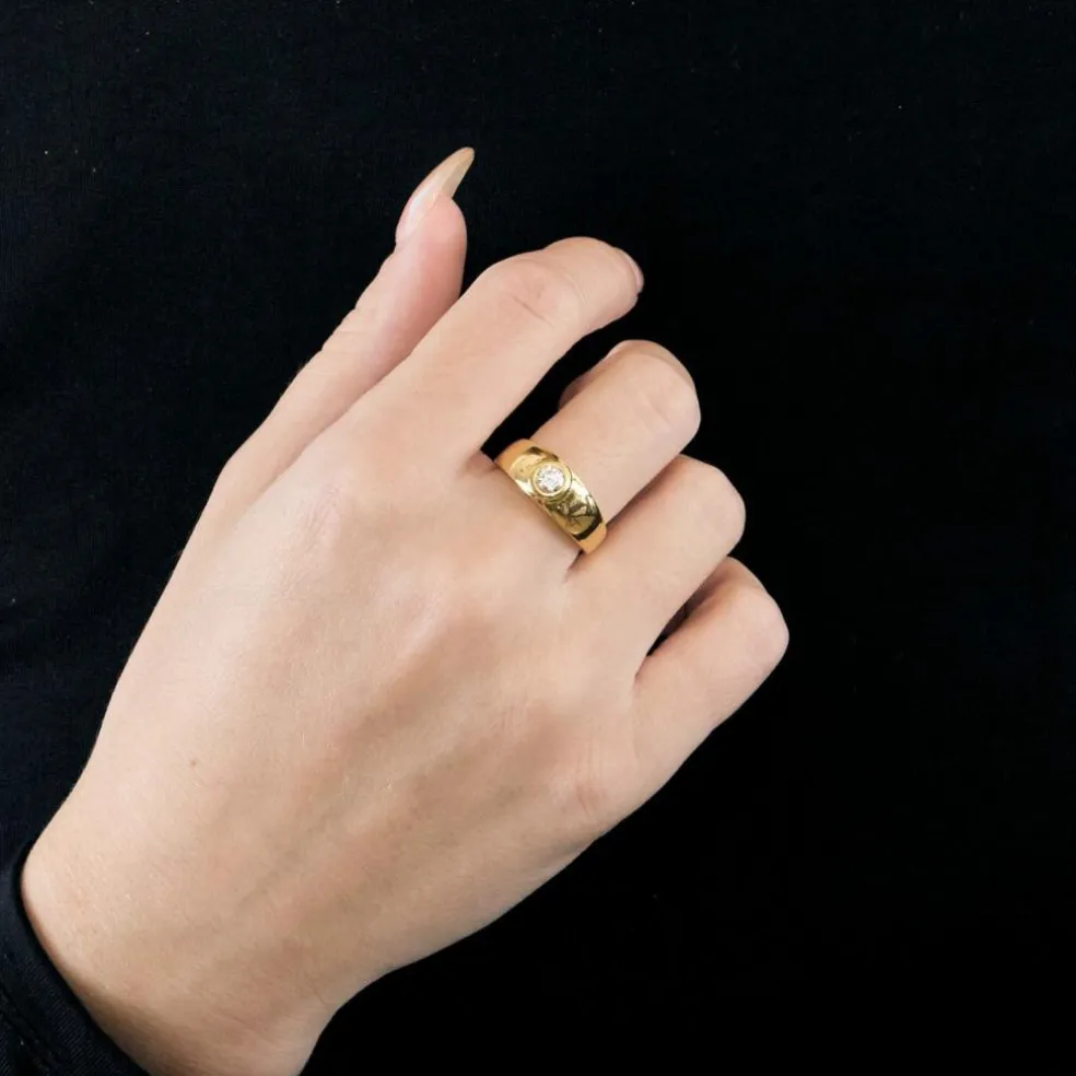 Bague jonc en or jaune et diamant