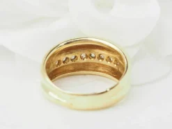 Bague jonc en or jaune et diamants