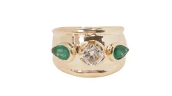 Bague Jonc en or jaune, émeraudes et diamants