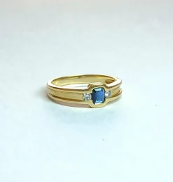 Bague jonc en or jaune, saphir et diamants