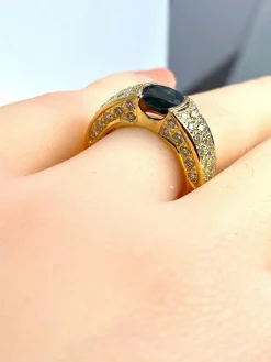 Bague jonc en or jaune, saphir et diamants