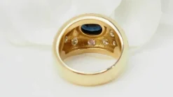 Bague Jonc en or jaune, saphir et diamants