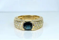 Bague jonc en or jaune, saphir et diamants