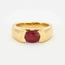 Bague jonc en or, rubis et diamants