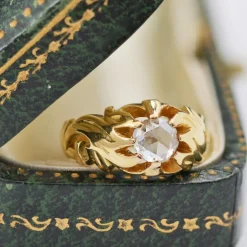 Bague jonc gravée et diamant