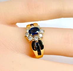 Bague jonc marguerite en or jaune en saphirs et diamants