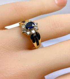 Bague jonc marguerite en or jaune en saphirs et diamants