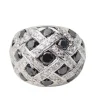 Bague jonc or blanc et diamants noirs et blancs