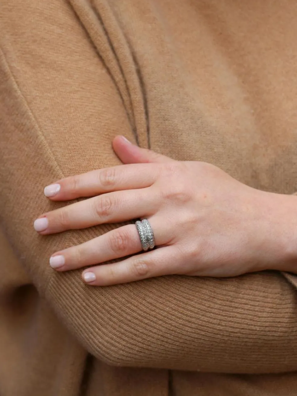 Bague jonc or blanc et diamants