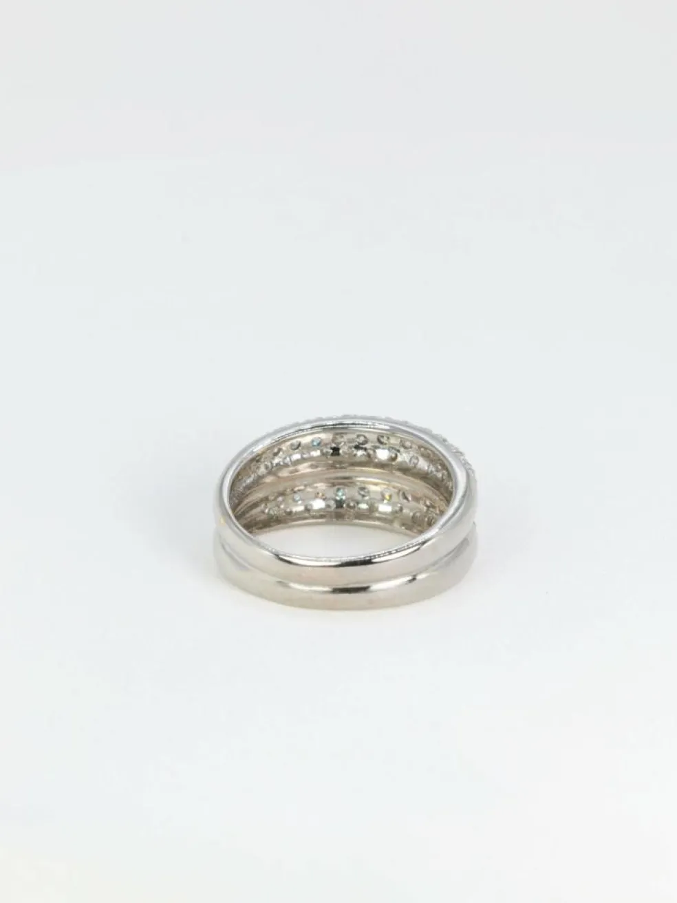 Bague jonc or blanc et diamants