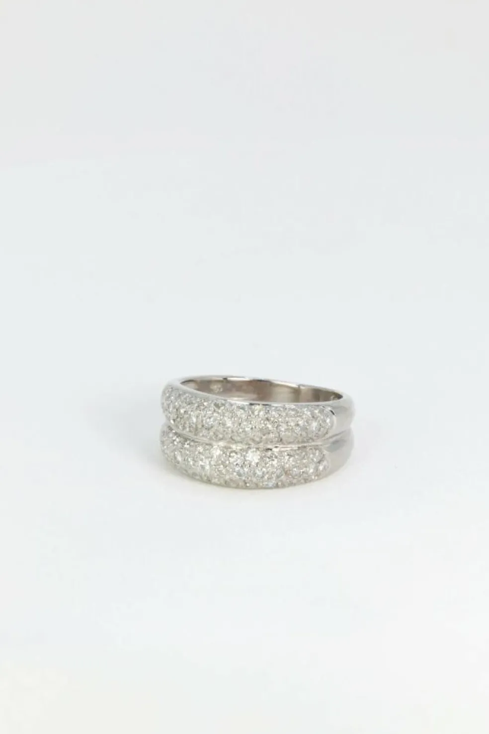 Bague jonc or blanc et diamants