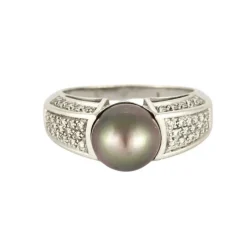 Bague jonc or blanc, perle de culture et diamants