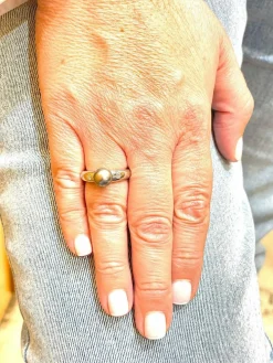 Bague jonc or blanc, perle de Tahiti et diamants