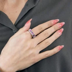Bague jonc or blanc, saphirs roses et diamants