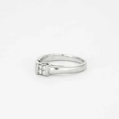 Bague jonc or gris pavage diamants