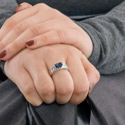 Bague jonc or gris, saphir et diamants