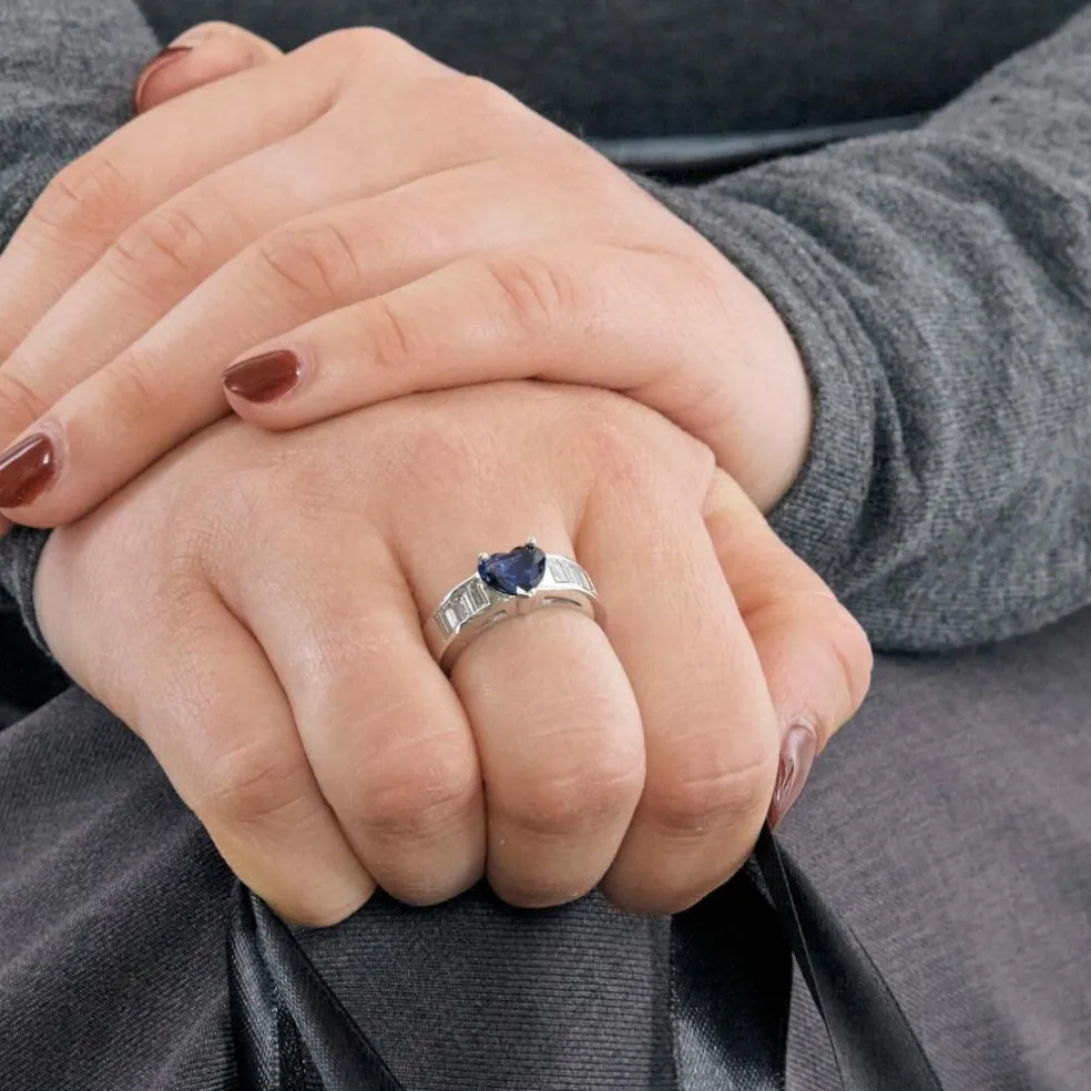 Bague jonc or gris, saphir et diamants