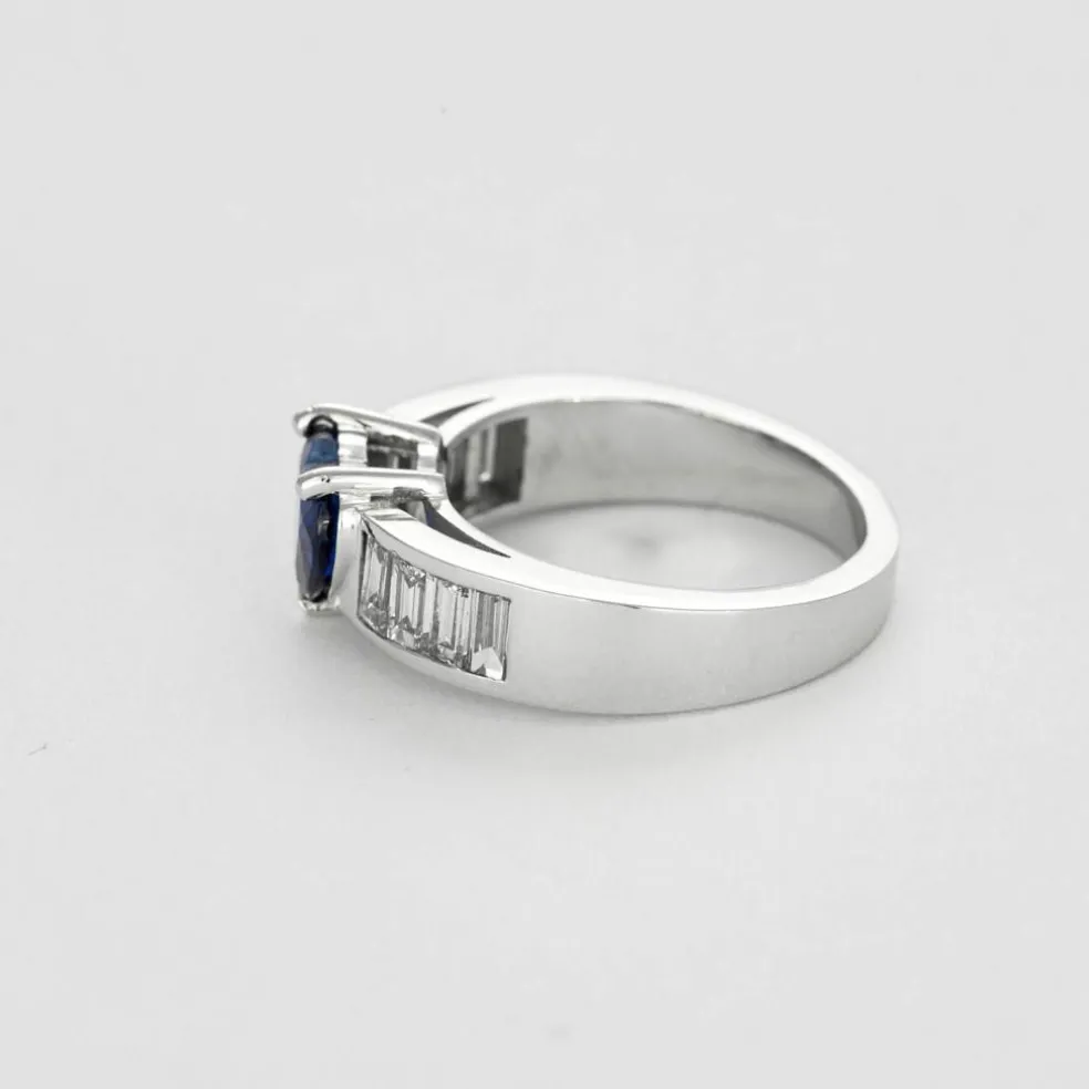 Bague jonc or gris, saphir et diamants