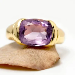 Bague jonc or jaune et améthyste