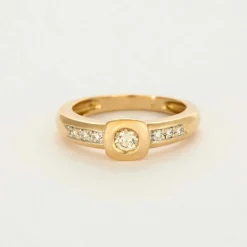 Bague jonc or jaune et diamants