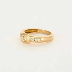 Bague jonc or jaune et diamants