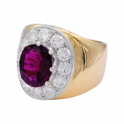 Bague jonc, or jaune, or blanc, rubis et diamants.