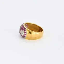 Bague jonc or jaune, rubis, diamants fleurs