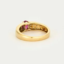 Bague jonc or jaune, rubis et diamants