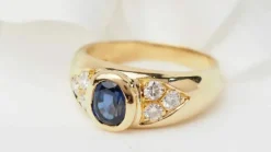 Bague Jonc or jaune, spinelle bleu et diamants