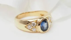 Bague Jonc or jaune, spinelle bleu et diamants