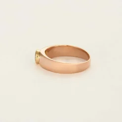 Bague jonc or rose et émeraude
