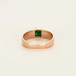 Bague jonc or rose et émeraude