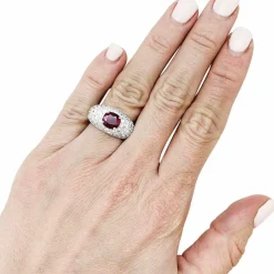 Bague jonc pavage diamant, rubis 1,78 carats.