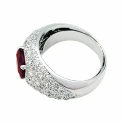 Bague jonc pavage diamant, rubis 1,78 carats.