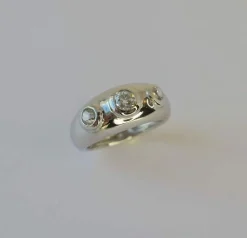 Bague jonc trilogie diamants or blanc