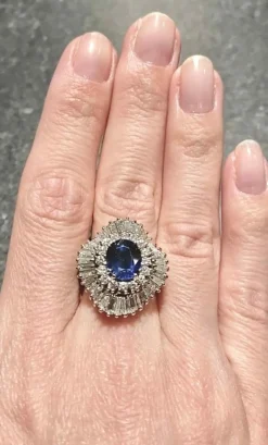 Bague Jupe avec saphir et diamants en baguette et brillant