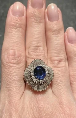 Bague Jupe avec saphir et diamants en baguette et brillant