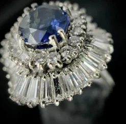 Bague Jupe avec saphir et diamants en baguette et brillant