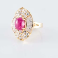 Bague Jupe Rubis cabochon Diamants