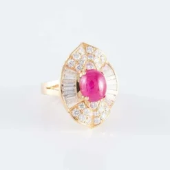 Bague Jupe Rubis cabochon Diamants