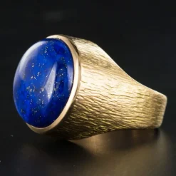 Bague lapis lazuli or jaune ciselé