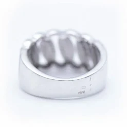 Bague large en or blanc avec diamants