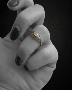 Bague Liberty à texture perforée en or blanc
