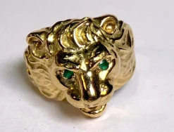 Bague lion or jaune émeraudes