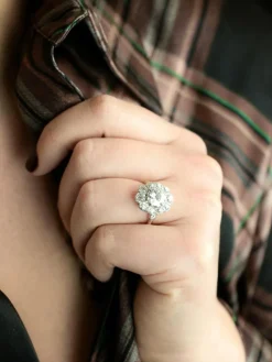 Bague marguerite ancienne diamants taille ancienne 3 carats